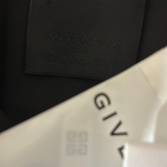 Givenchy Men's Elegant Black Dress Shirt - Picture 4 of 11